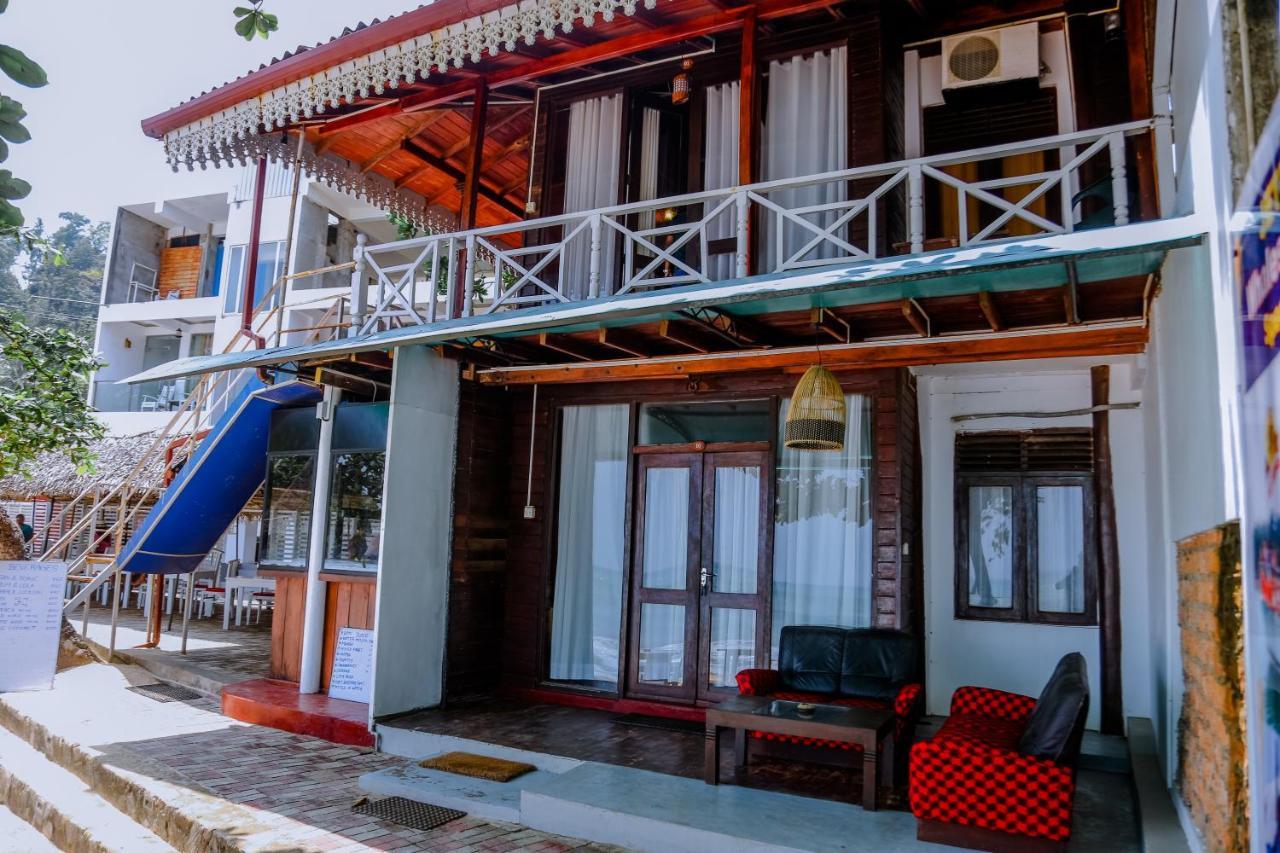 Coral Beach Hotel Mirissa Exterior photo